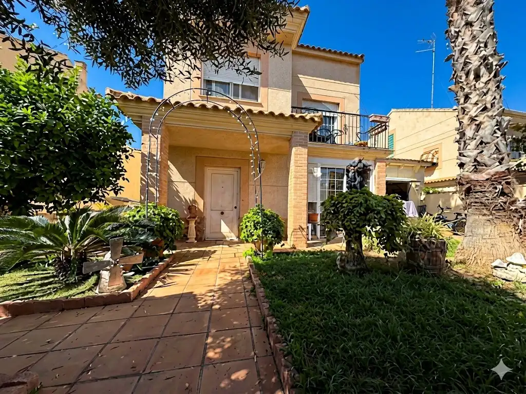 Vista exterior de Casa o chalet en venta en L'Eliana con Aire acondicionado, Jardín privado y Piscina