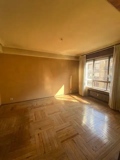 Habitación de Piso en venta en Oviedo  con Calefacción, Terraza y Trastero