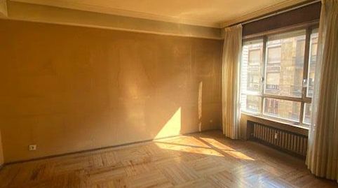 Foto 3 de Piso en venta en Parque San Francisco - Uría, Oviedo
