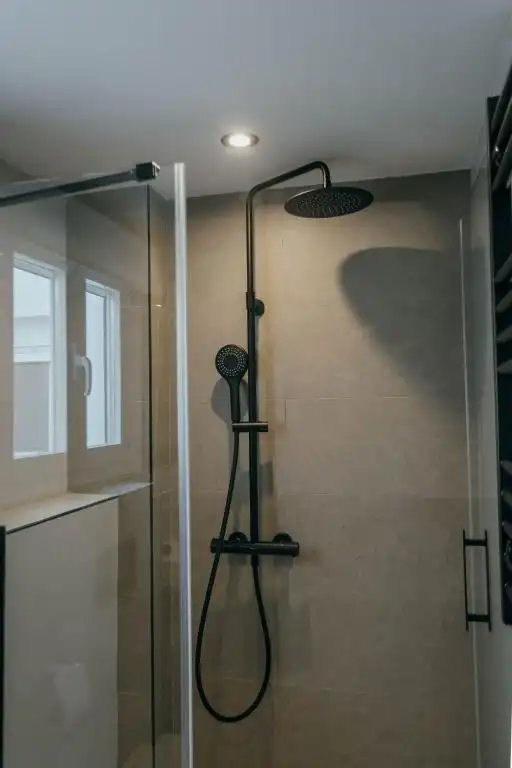 Bathroom of Flat for sale in Sevilla  with Air Conditioner, Heating and Furnished