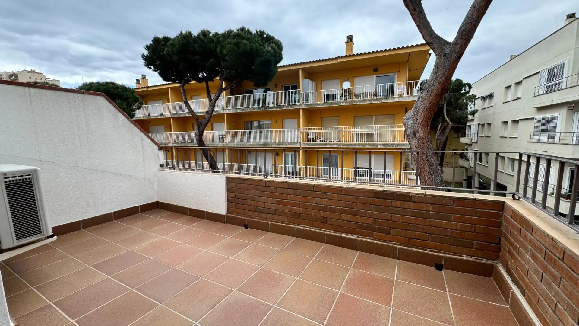Vista exterior de Casa adosada en venda en Castell d'Aro, Platja d'Aro i s'Agaró amb Aire condicionat, Calefacció i Jardí privat