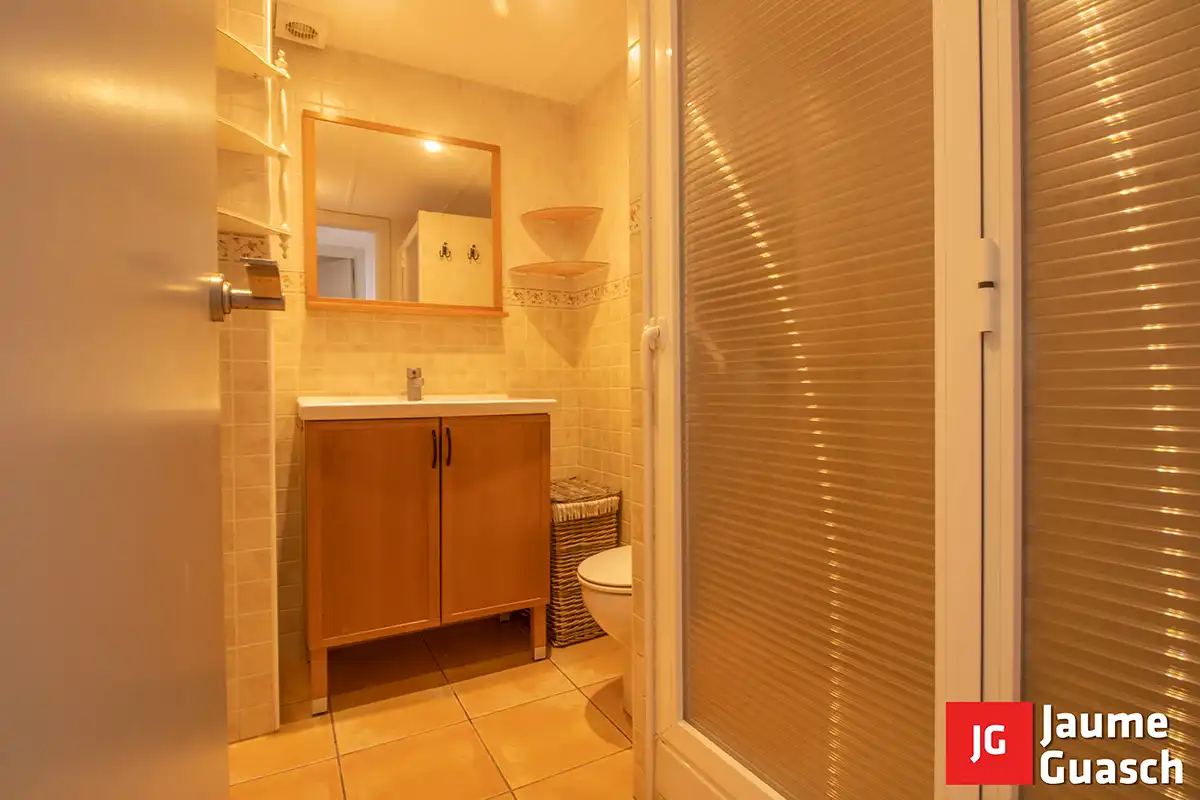 Bathroom of Flat for sale in Torredembarra  with Air Conditioner, Heating and Parquet flooring