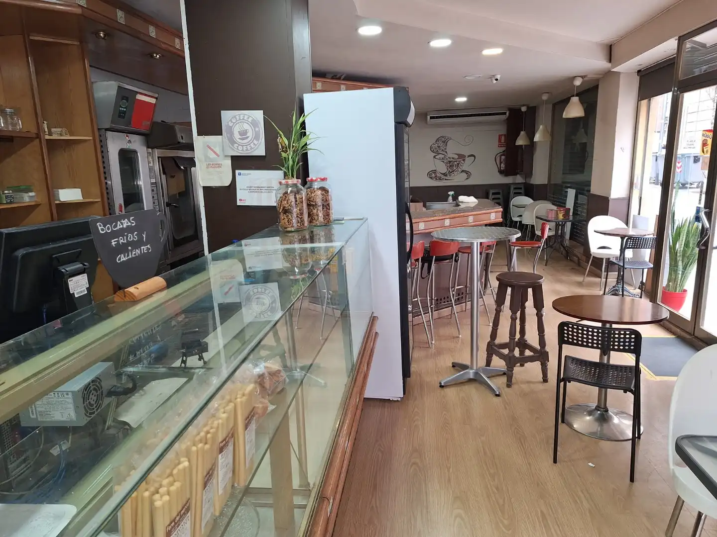 Business premises for transfer in Sants - Montjuïc, imagen 9