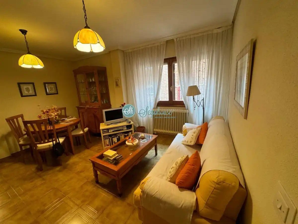 Sala de estar de Piso en venta en Segovia con Calefacción, Terraza y Trastero