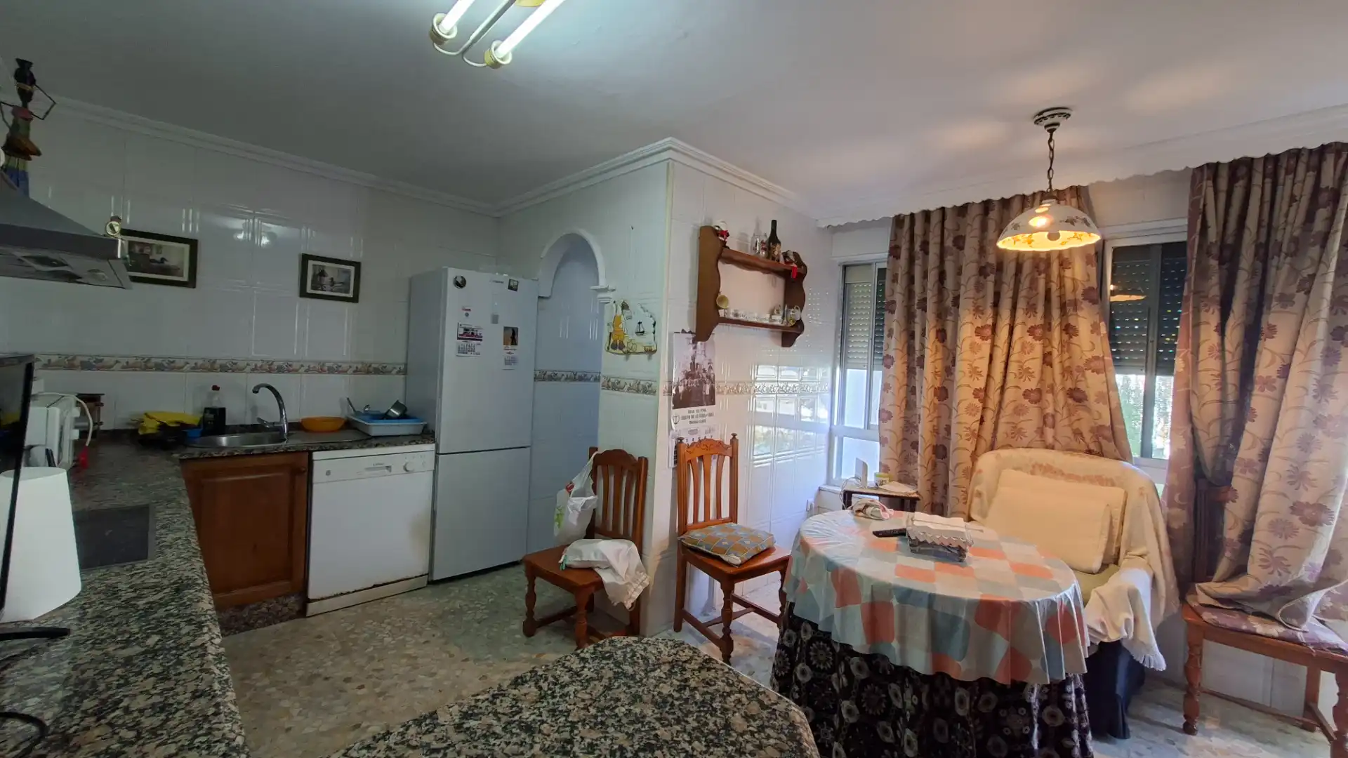 Küche von Wohnung zum Verkauf in Chiclana de la Frontera mit Privatgarten und Terrasse
