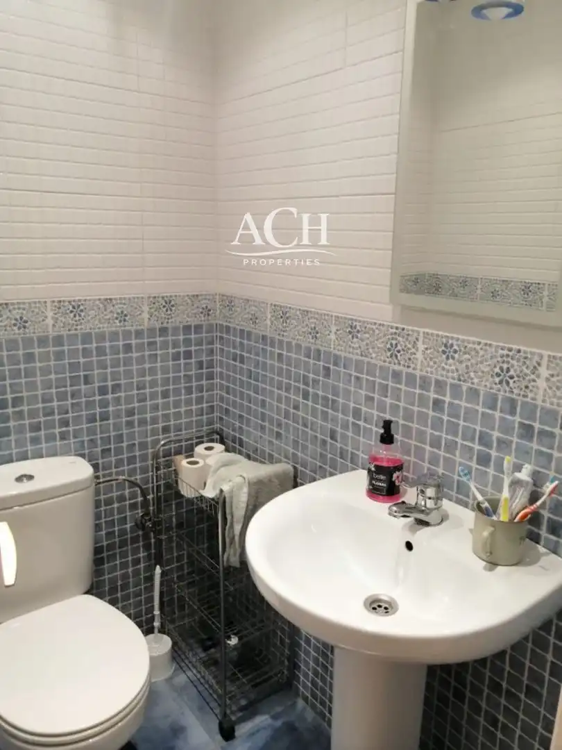 Badezimmer von Wohnung zur Miete in Bilbao  mit Heizung, Terrasse und Möbliert