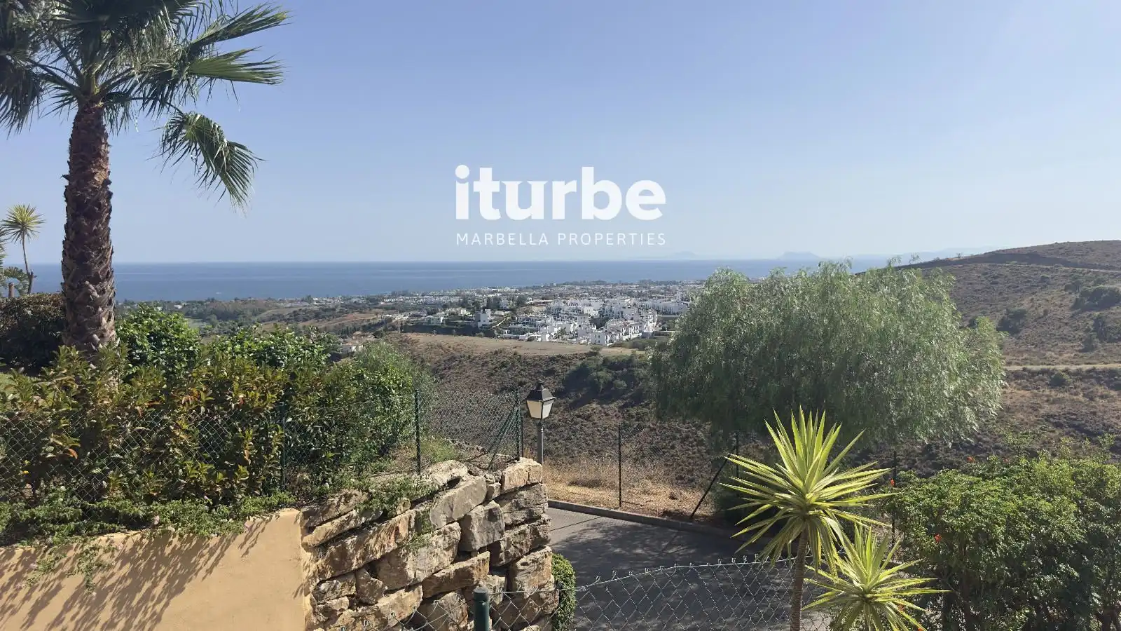 Exterior view of Flat for rent in Benahavís  with Air Conditioner, Terrace and Swimming Pool