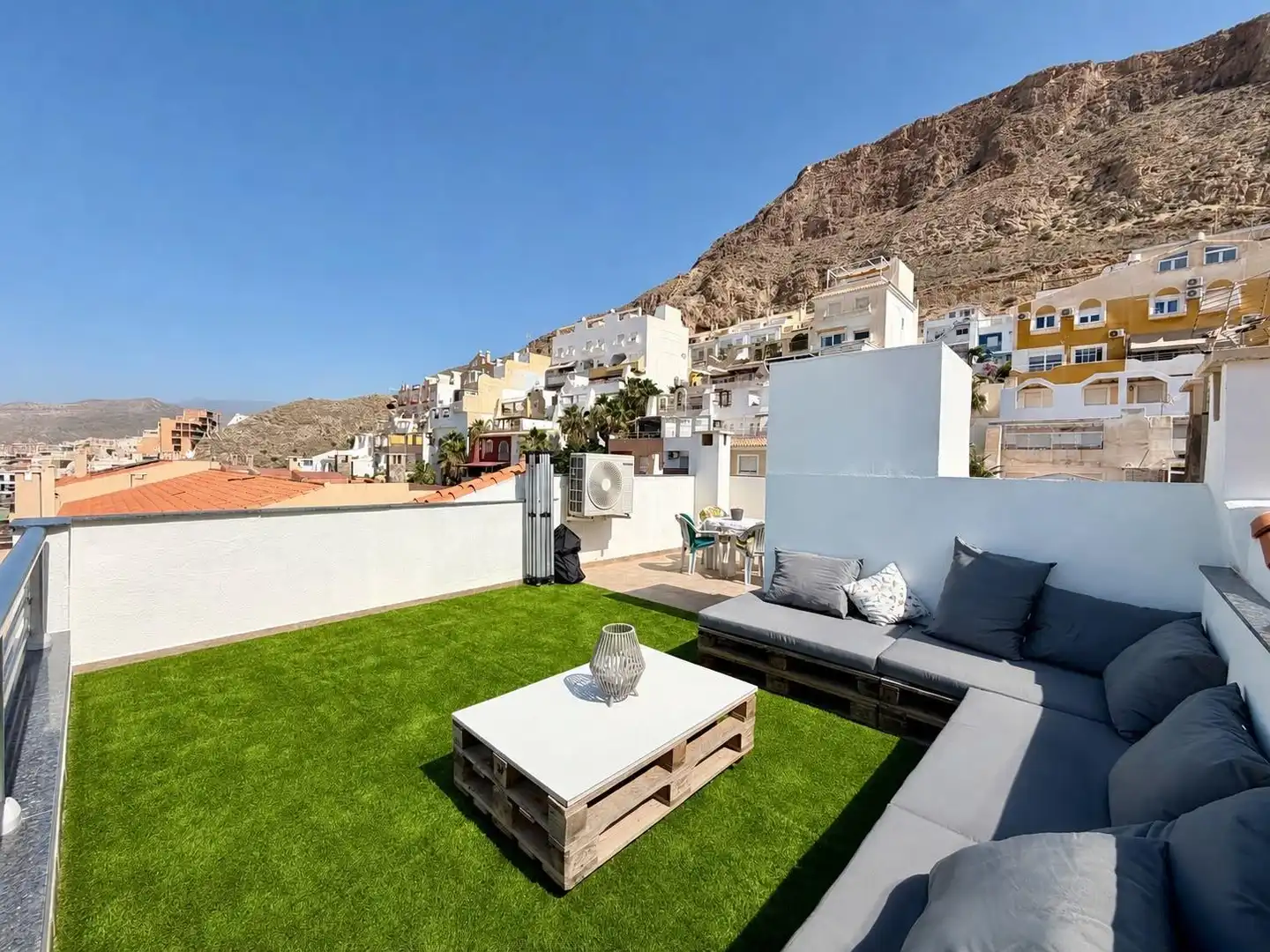 Terraza de Casa adosada de alquiler en Roquetas de Mar con Aire acondicionado, Calefacción y Terraza