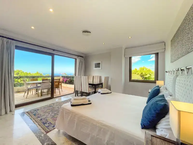 Dormitori de Casa o xalet de lloguer en Marbella amb Aire condicionat, Jardí privat i Terrassa