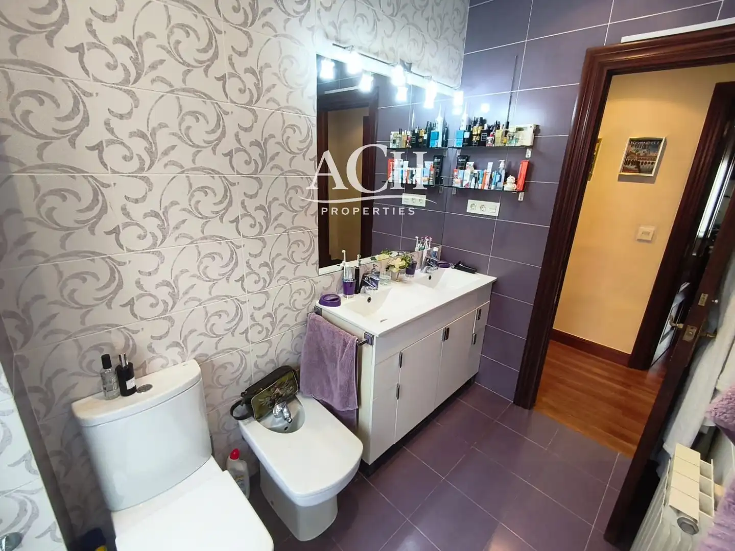Baño de Piso de alquiler en Bilbao  con Amueblado, Lavadora y TV