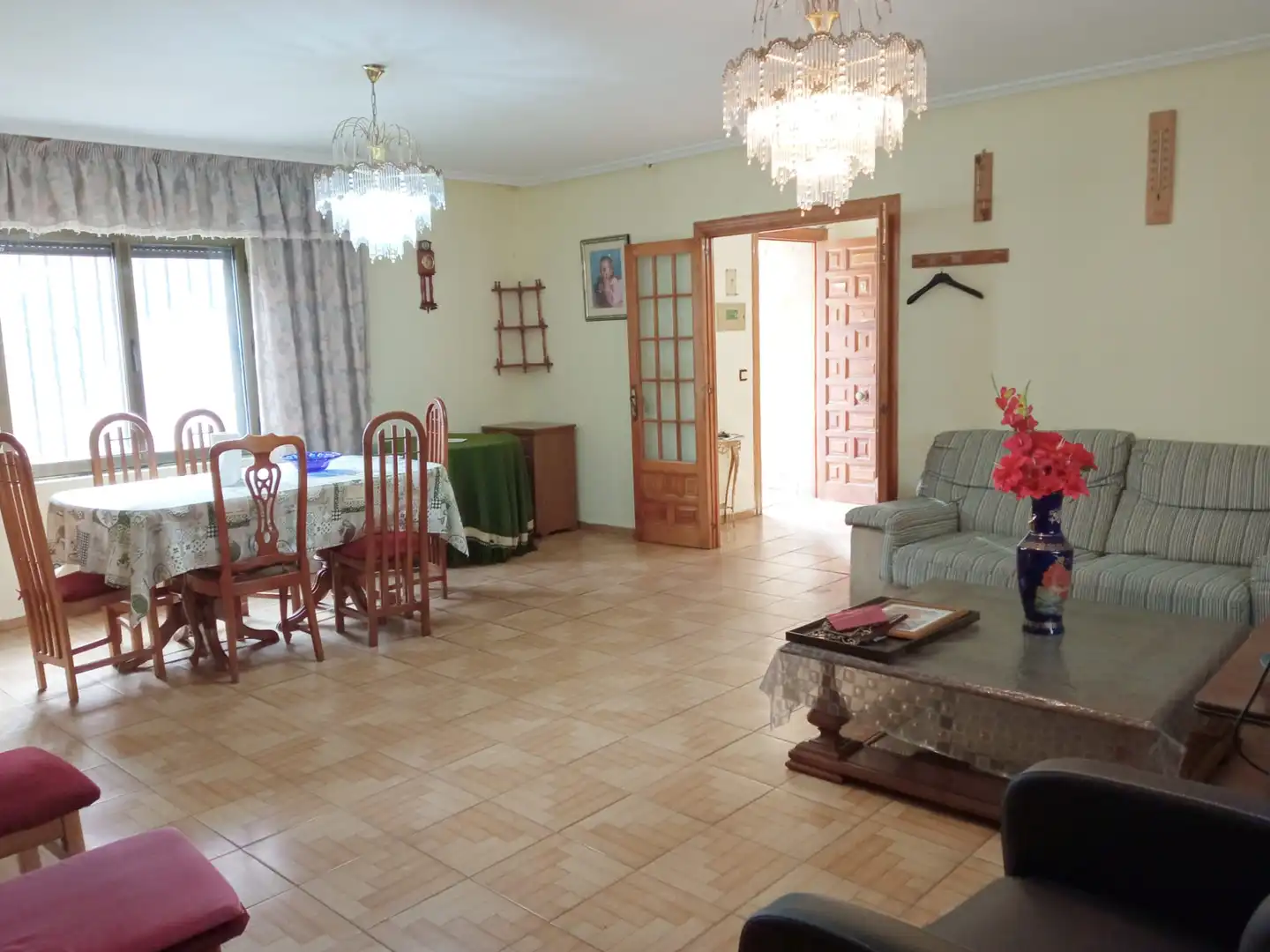 Sala d'estar de Casa adosada en venda en Burgos amb Jardí privat