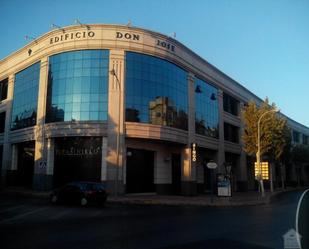 Vista exterior de Oficina en venda en Dos Hermanas amb Aire condicionat