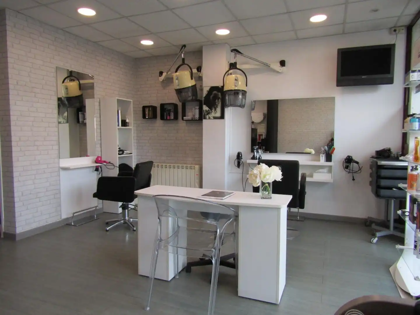 Commercial properties for sale in Roda de Ter  with Air Conditioner