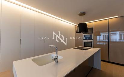 Kitchen of Flat to rent in  Valencia Capital  with Air Conditioner and Heating