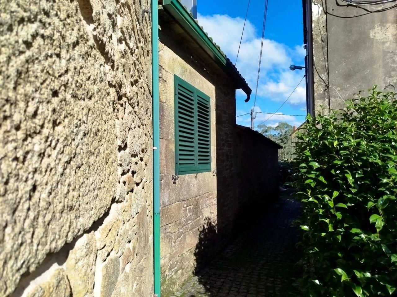 Vista exterior de Casa o xalet en venda en Noia amb Jardí privat