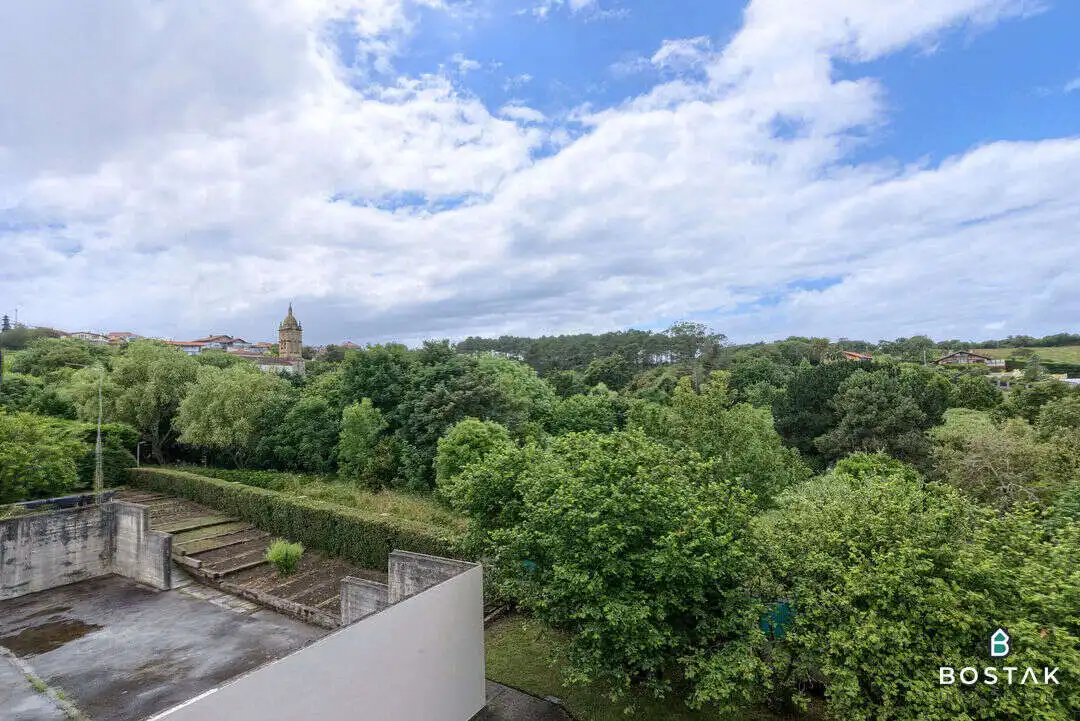 Vista exterior de Casa o xalet en venda en Barrika amb Calefacció, Jardí privat i Terrassa