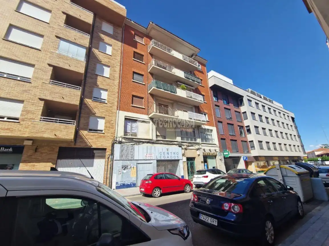 Vista exterior de Piso en venta en Palencia con Aire acondicionado, Calefacción y Parquet