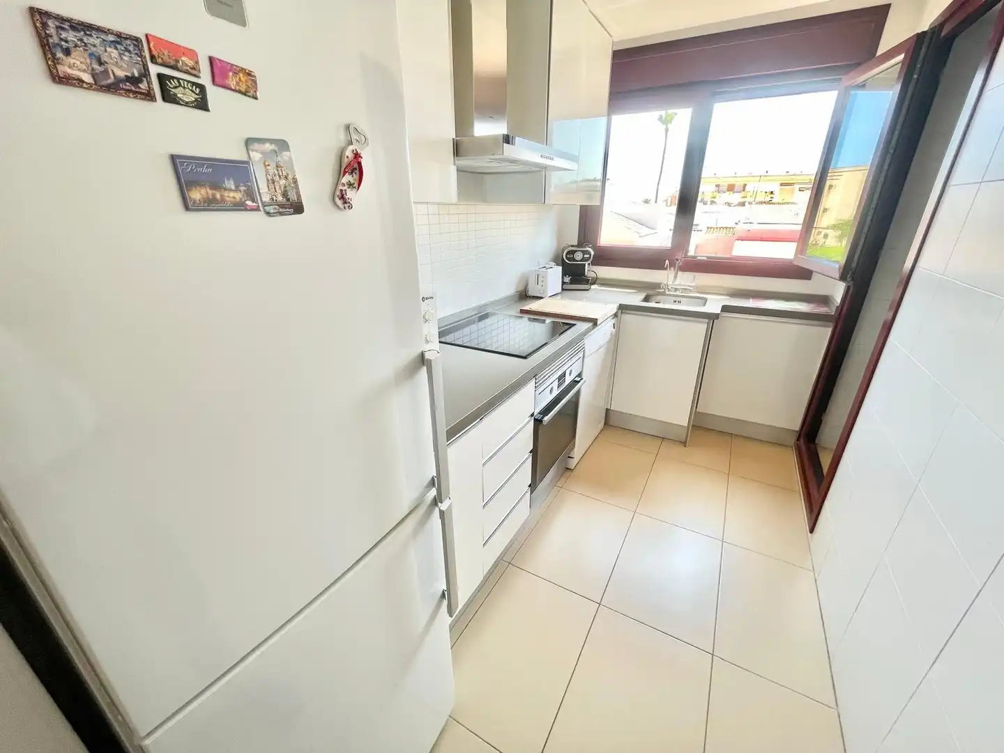 Cocina de Apartamento de alquiler en Pilar de la Horadada con Piscina, Amueblado y Lavadora