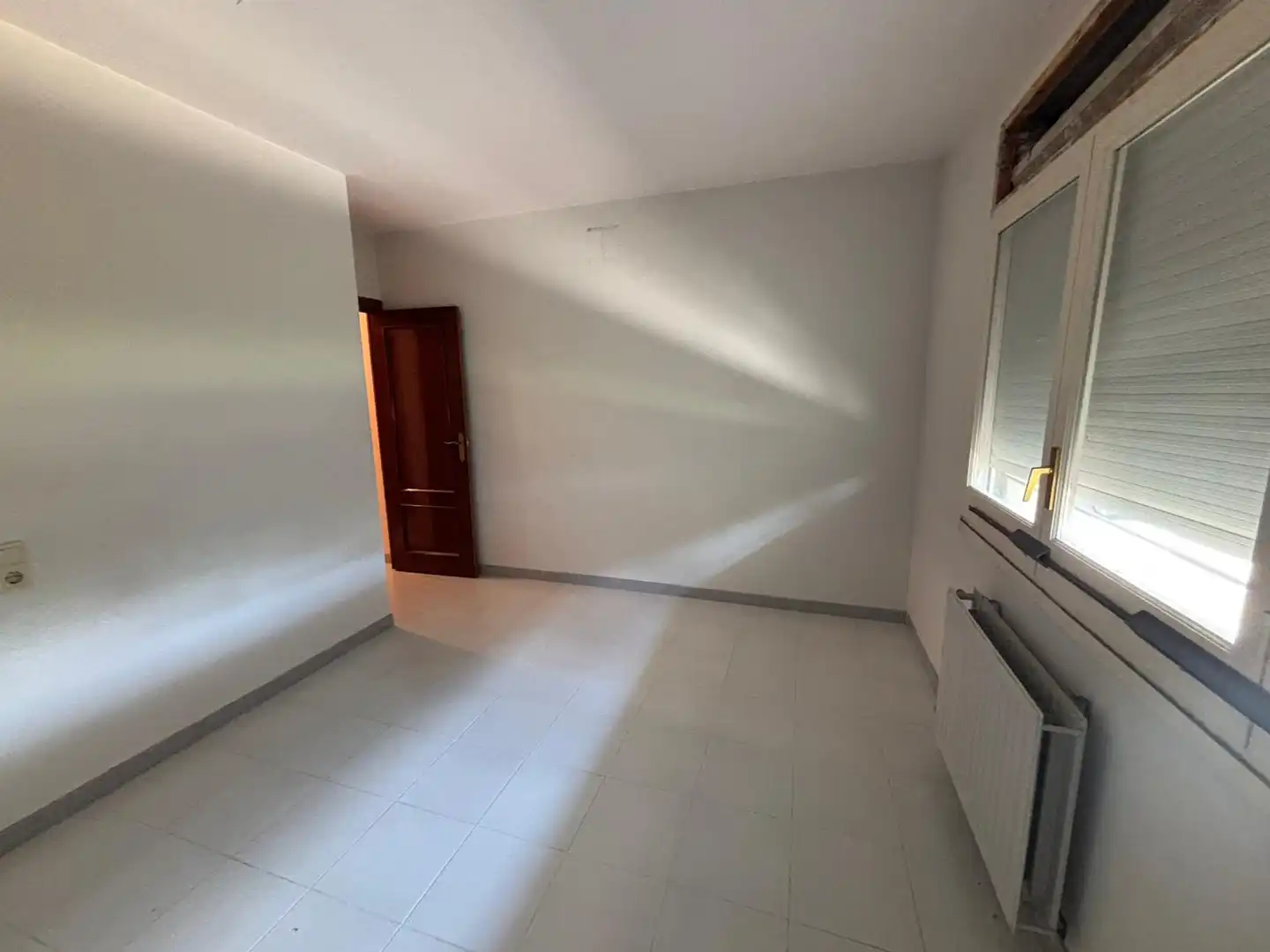 Casa adosada en venta en Sant Esteve Sesrovires con Calefacción, Terraza y Trastero