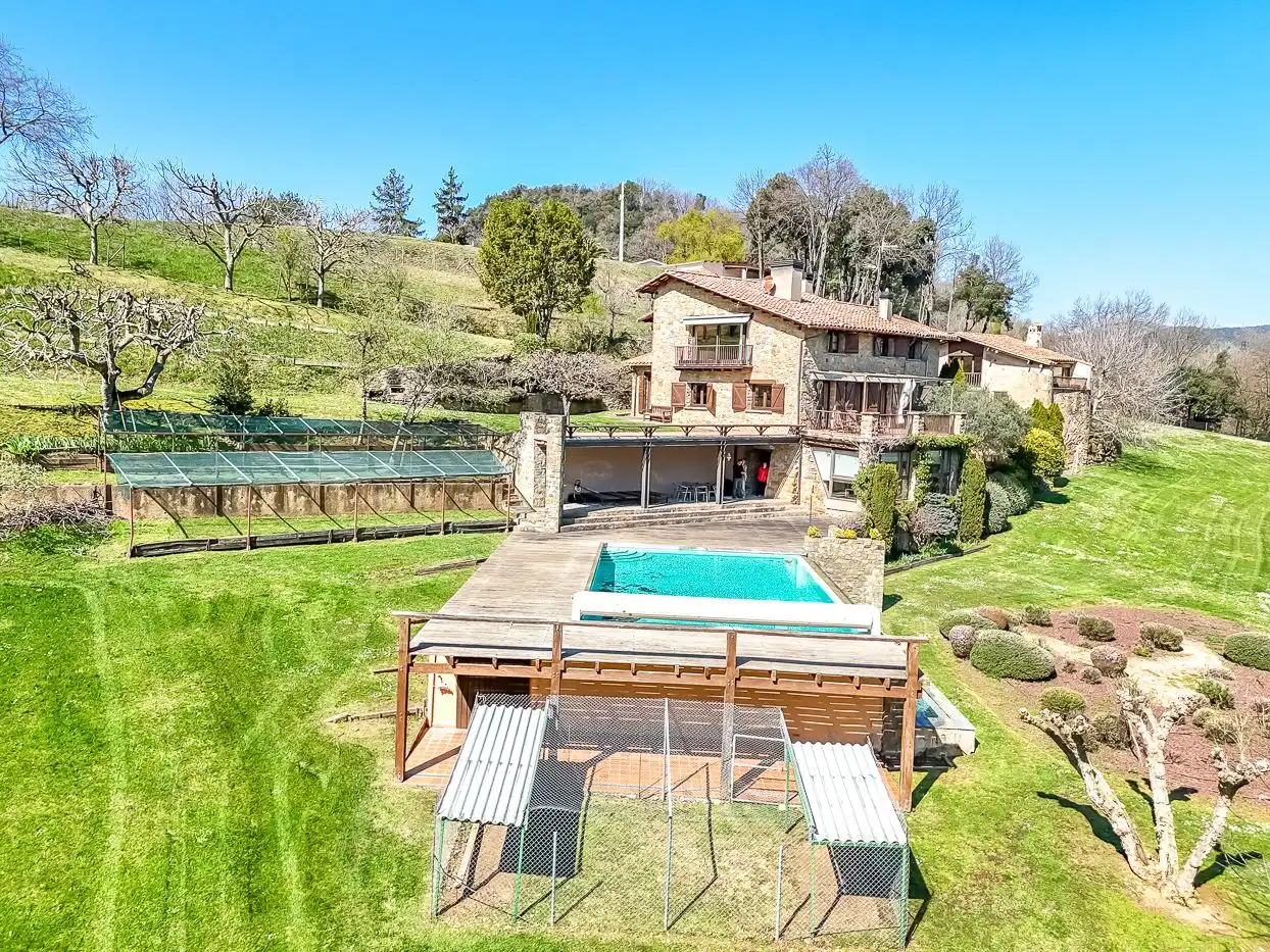 Piscina de Finca rústica en venta en Olot con Calefacción, Jardín privado y Terraza