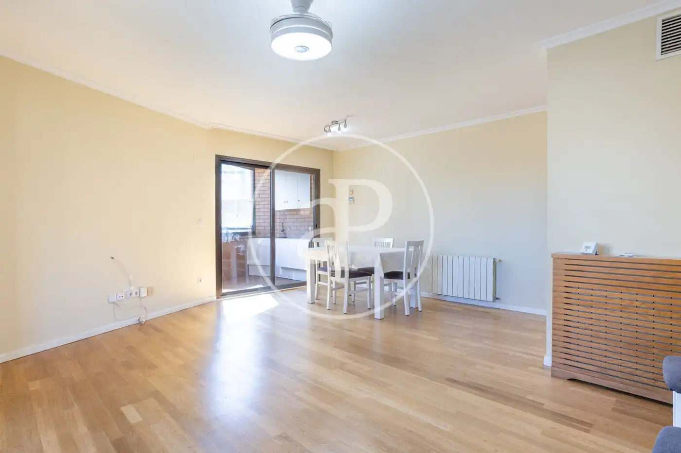 Außenansicht von Wohnung zur Miete in Valencia mit Klimaanlage, Heizung und Privatgarten
