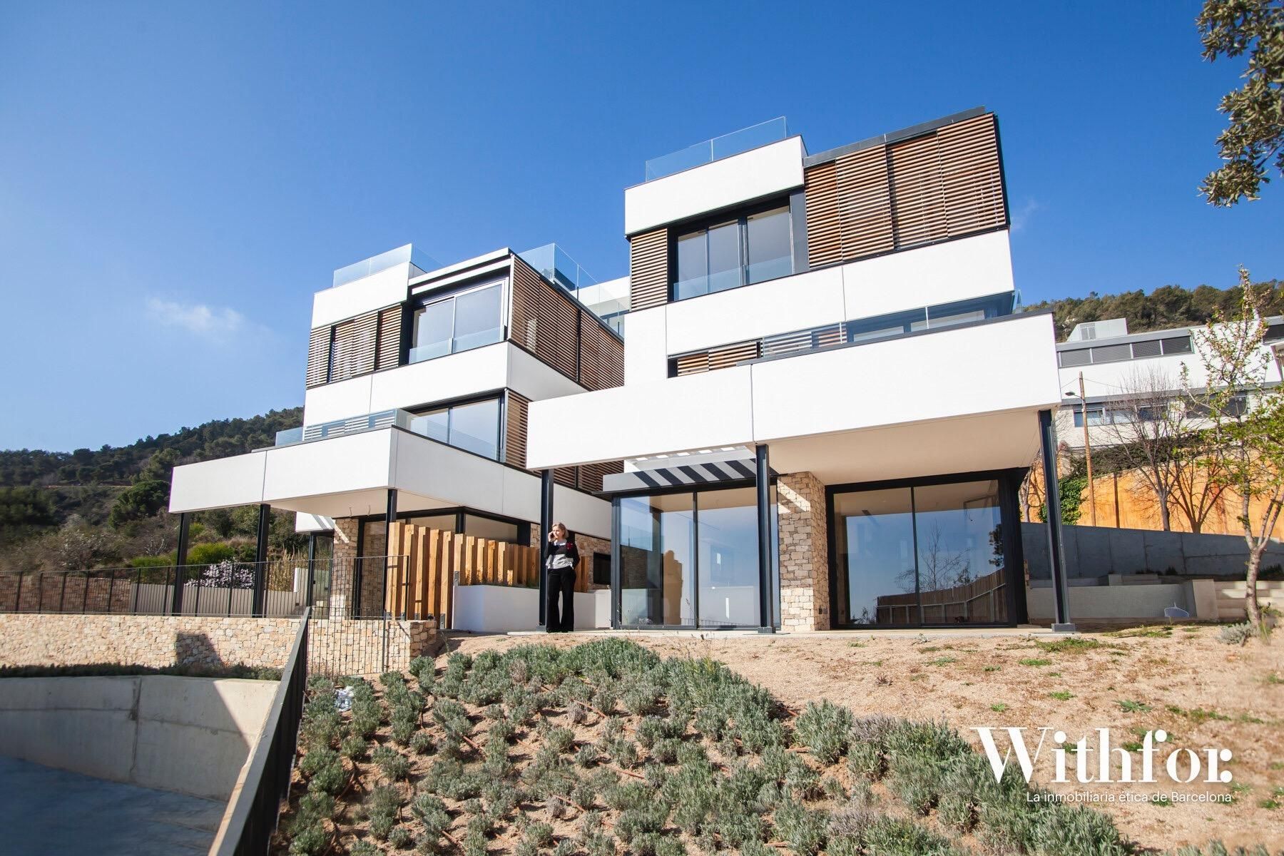 Exterior view of House or chalet for sale in  Barcelona Capital  with Air Conditioner, Heating and Private garden