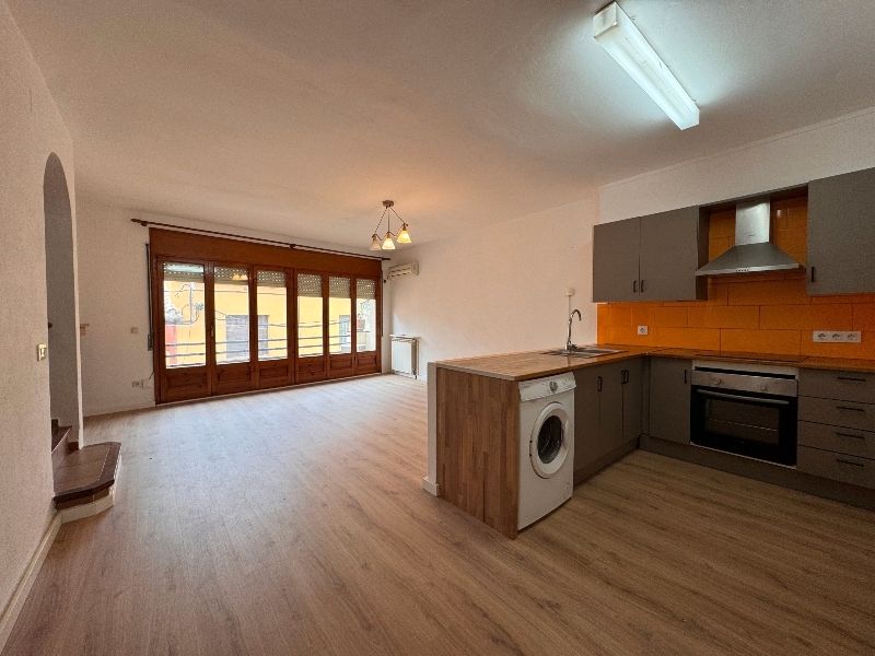 Kitchen of Single-family semi-detached for sale in La Bisbal d'Empordà  with Air Conditioner, Heating and Private garden