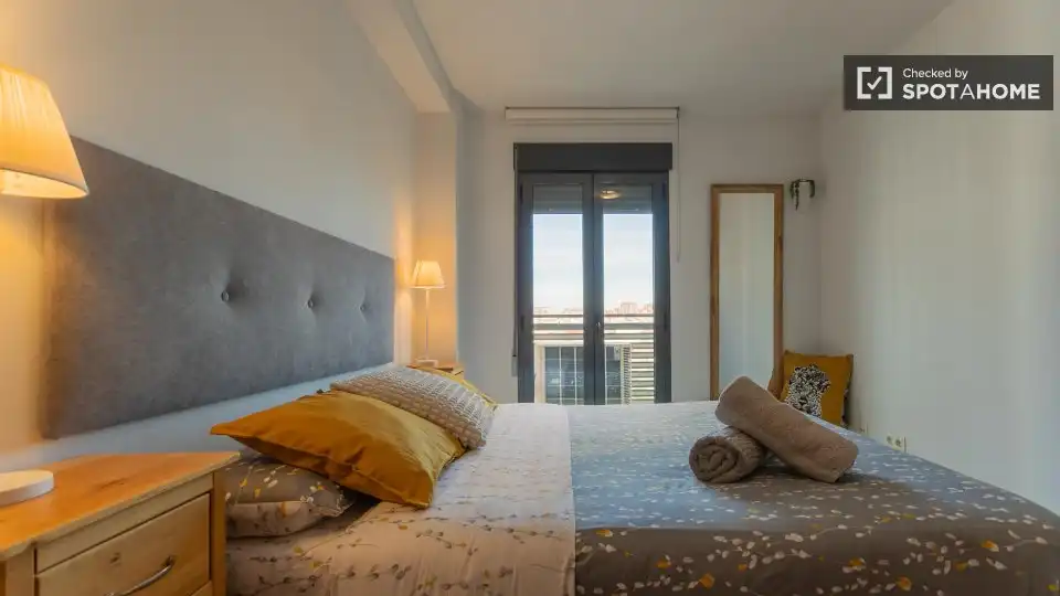 Appartamento con terrazza in affitto a Quatre Carreres, imagen 16