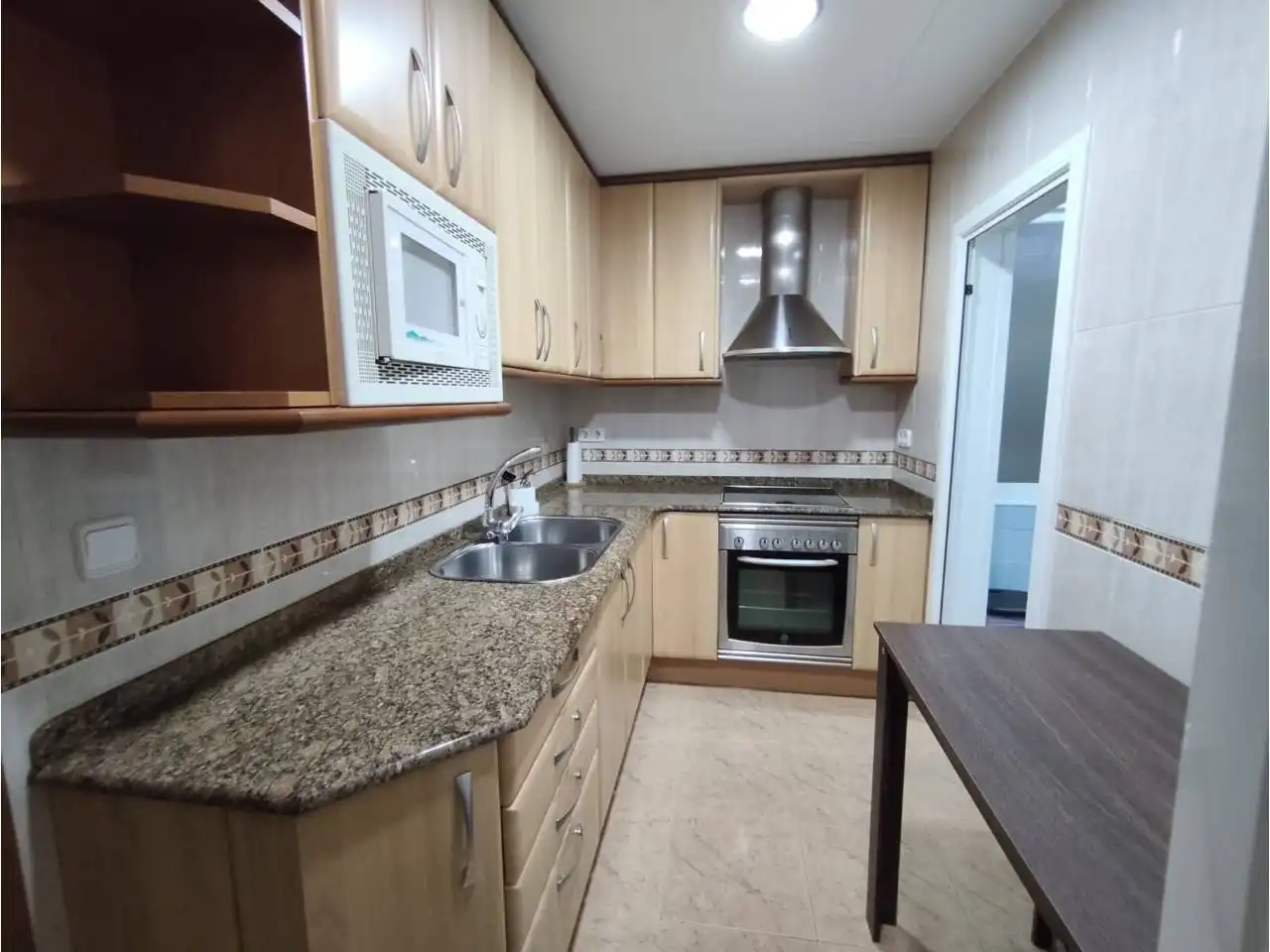 Cuina de Apartament en venda en Canovelles amb Calefacció i Balcó