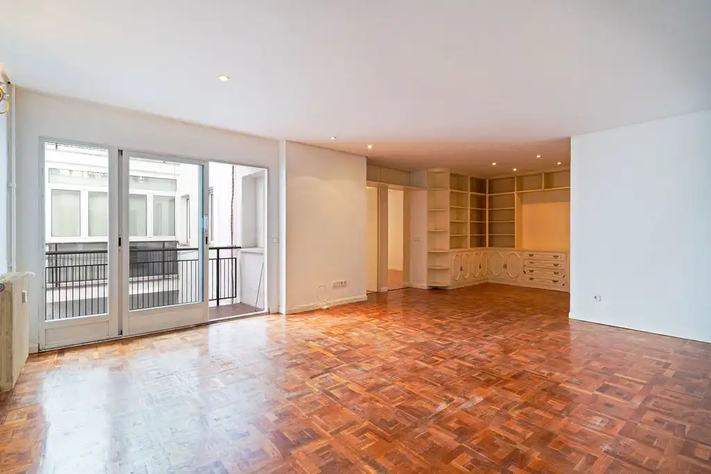 Flat with terrace for sale in Calle de Ponzano, imagen 2
