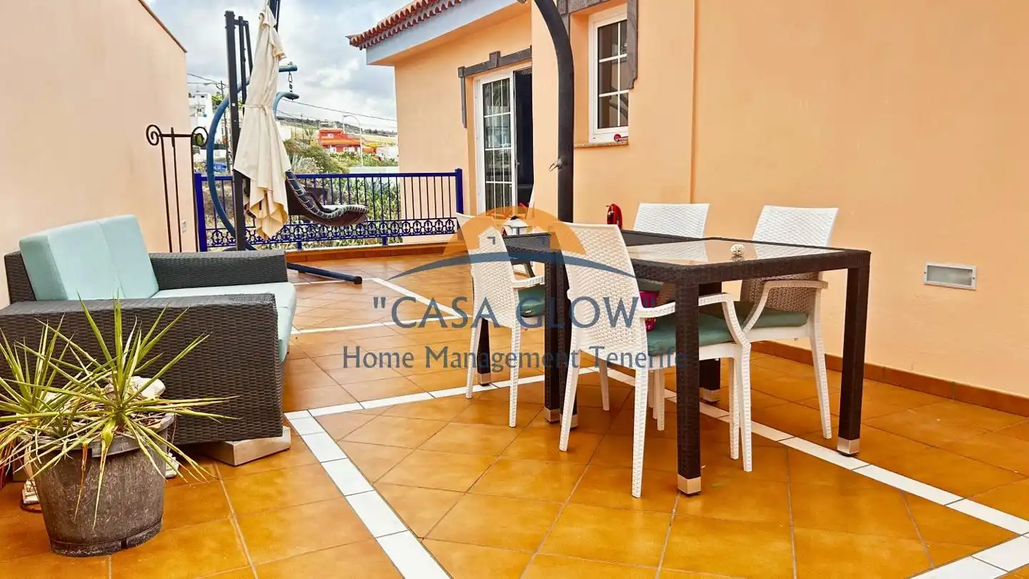 Terrasse von Einfamilien-Reihenhaus zum Verkauf in Guía de Isora mit Klimaanlage, Heizung und Terrasse