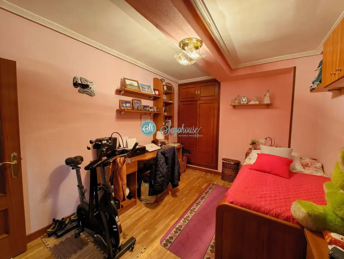 Bedroom of Flat for sale in Segovia  with Air Conditioner, Heating and Balcony