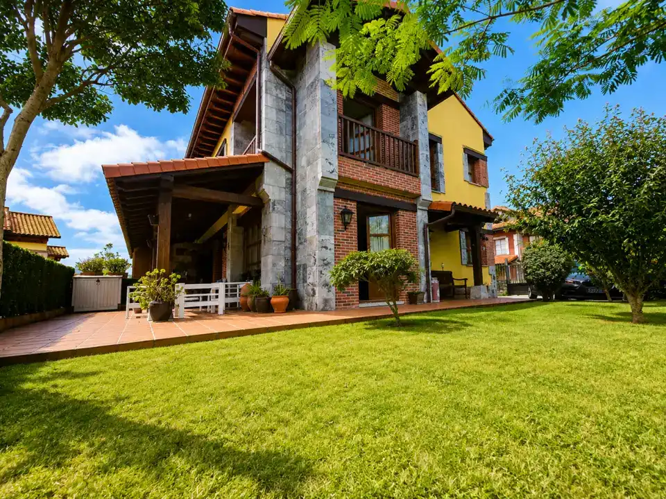 Vista exterior de Casa o chalet en venta en Ribadedeva con Calefacción, Jardín privado y Terraza