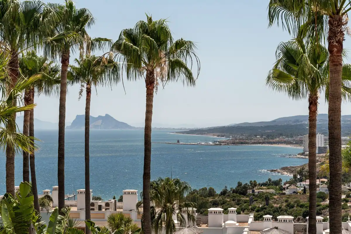 Vista exterior de Apartamento en venta en Manilva con Aire acondicionado, Terraza y Piscina comunitaria