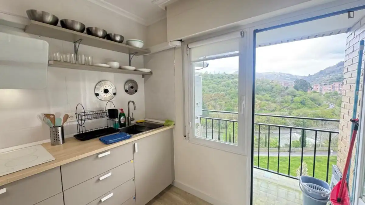 Cocina de Apartamento para compartir en Bilbao  con Amueblado, Horno y Lavadora