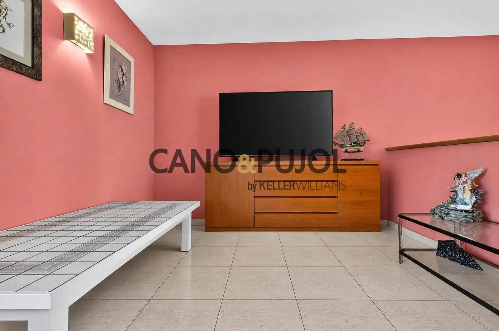 Sala d'estar de Casa o xalet en venda en Parets del Vallès amb Aire condicionat, Calefacció i Jardí privat