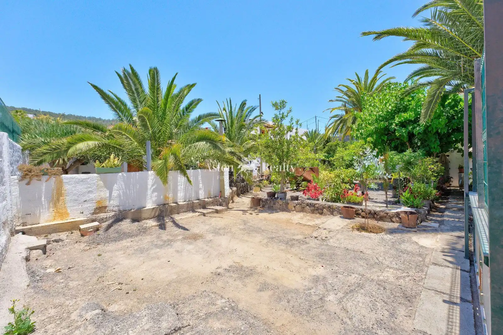 Houses for sale in Guía de Isora  with Air Conditioner, Private garden and Terrace
