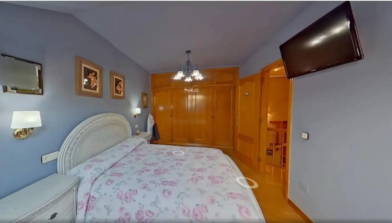 Habitación de Dúplex en venta en Oviedo  con Calefacción, Parquet y Terraza