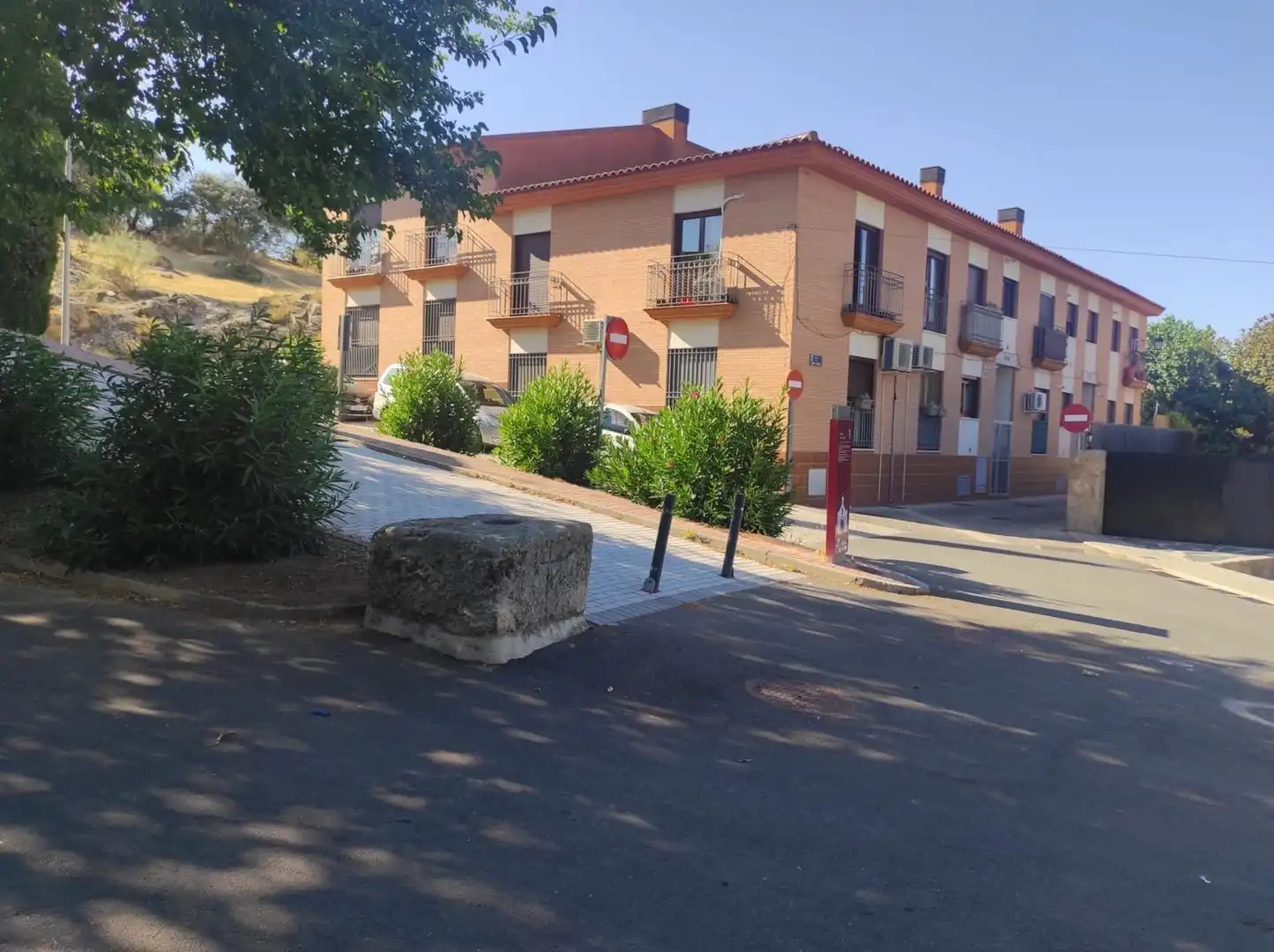Vista exterior de Pis en venda en Navalagamella amb Calefacció, Terrassa i Moblat