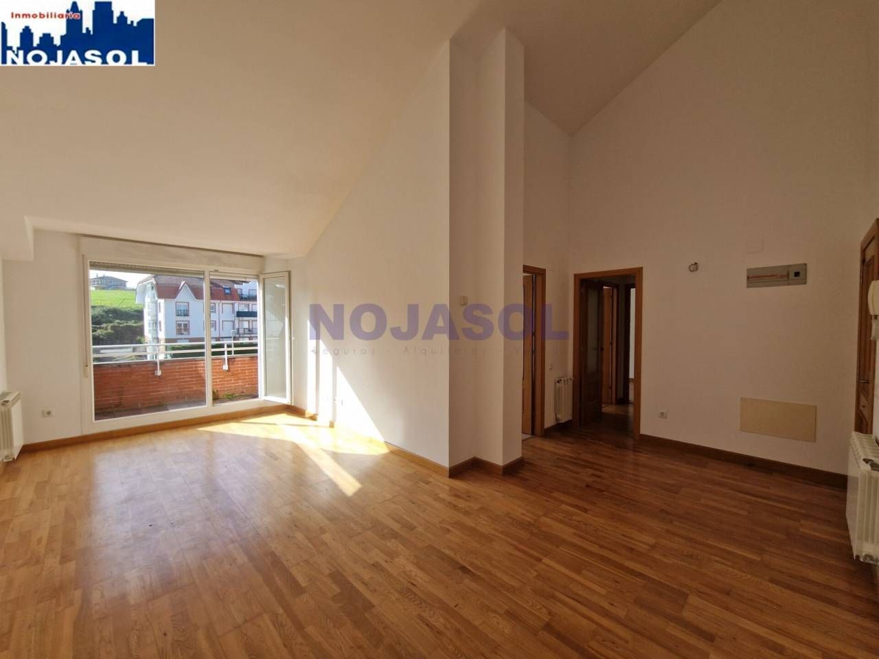Wohnzimmer von Wohnungen zum verkauf in Bárcena de Cicero mit Heizung, Parkett und Terrasse