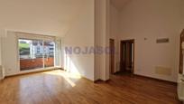 Wohnzimmer von Wohnungen zum verkauf in Bárcena de Cicero mit Heizung, Parkett und Terrasse