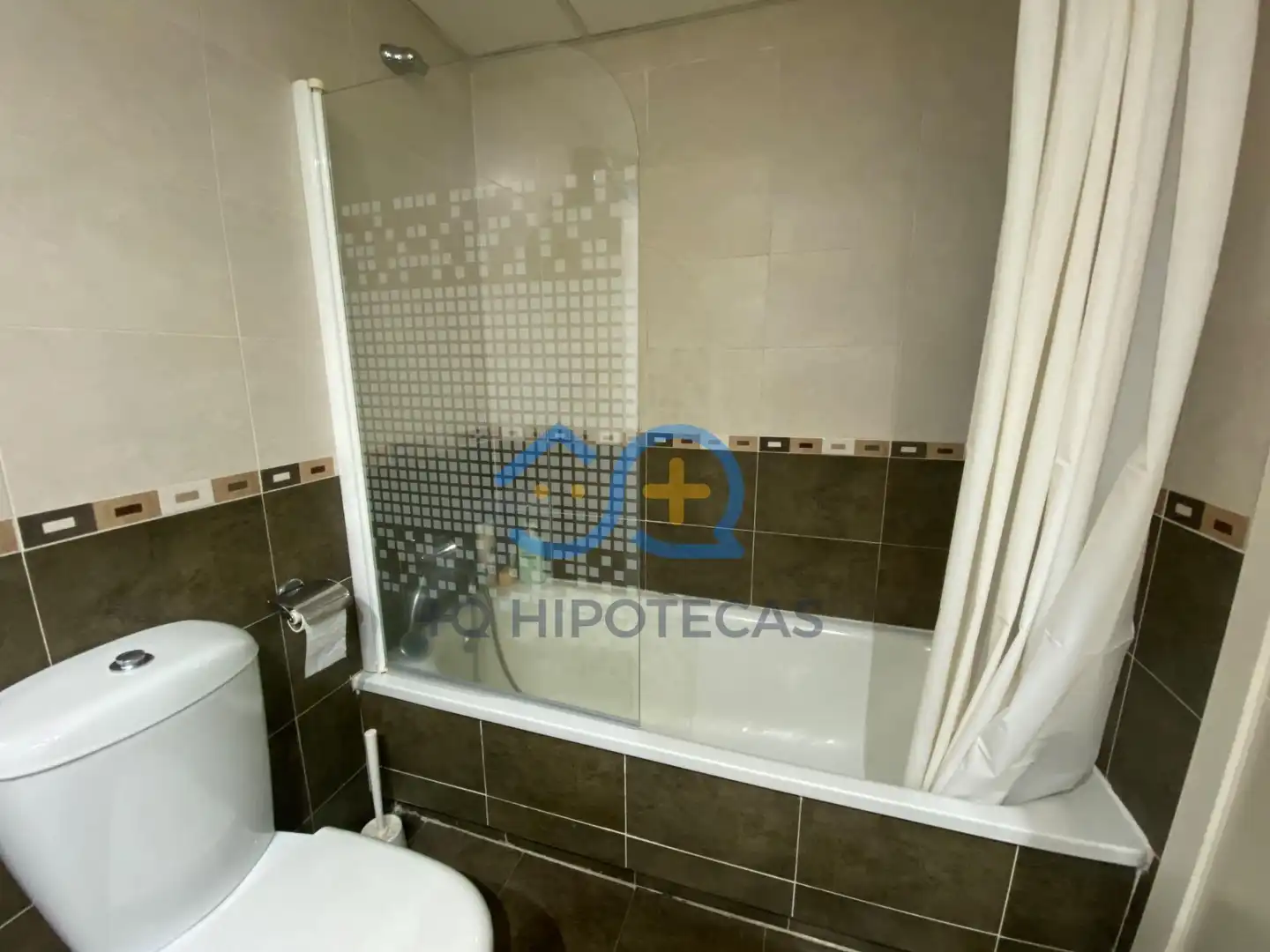 Bathroom of Flat for sale in Madrid  with Air Conditioner, Heating and Storage room