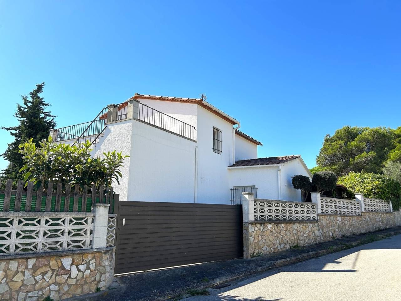 Vista exterior de Casa o xalet en venda en Calonge i Sant Antoni amb Calefacció, Jardí privat i Terrassa