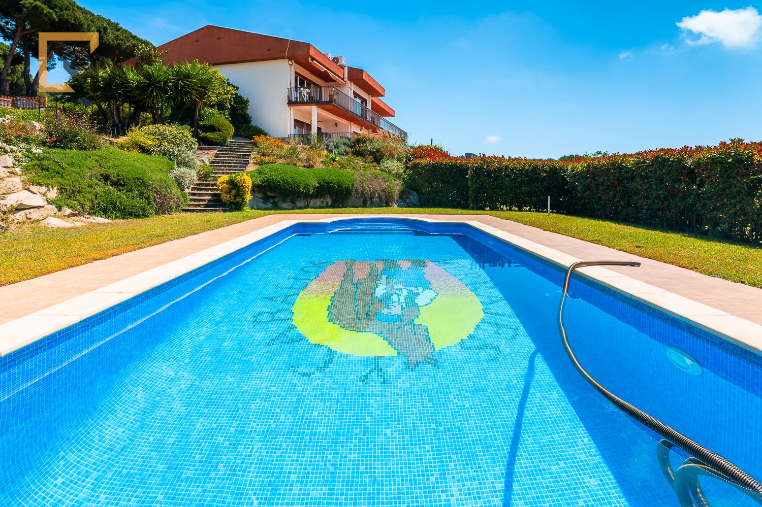 Piscina de Casa o xalet en venda en Mataró amb Aire condicionat, Calefacció i Jardí privat