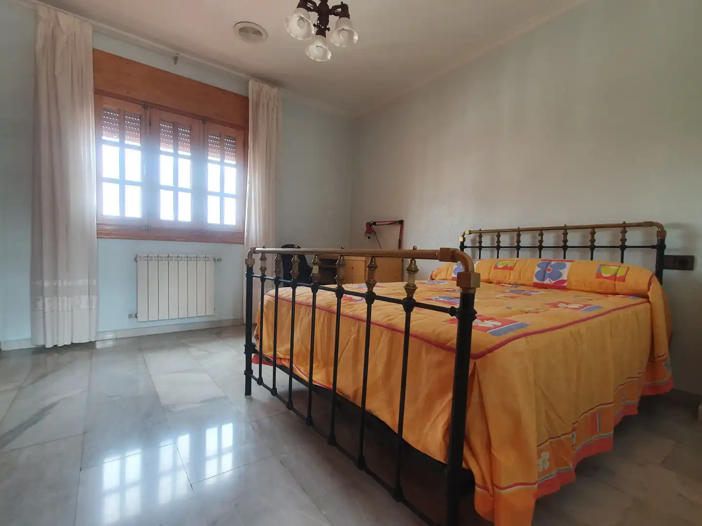 Dormitori de Casa o xalet en venda en Guadix amb Aire condicionat, Calefacció i Terrassa