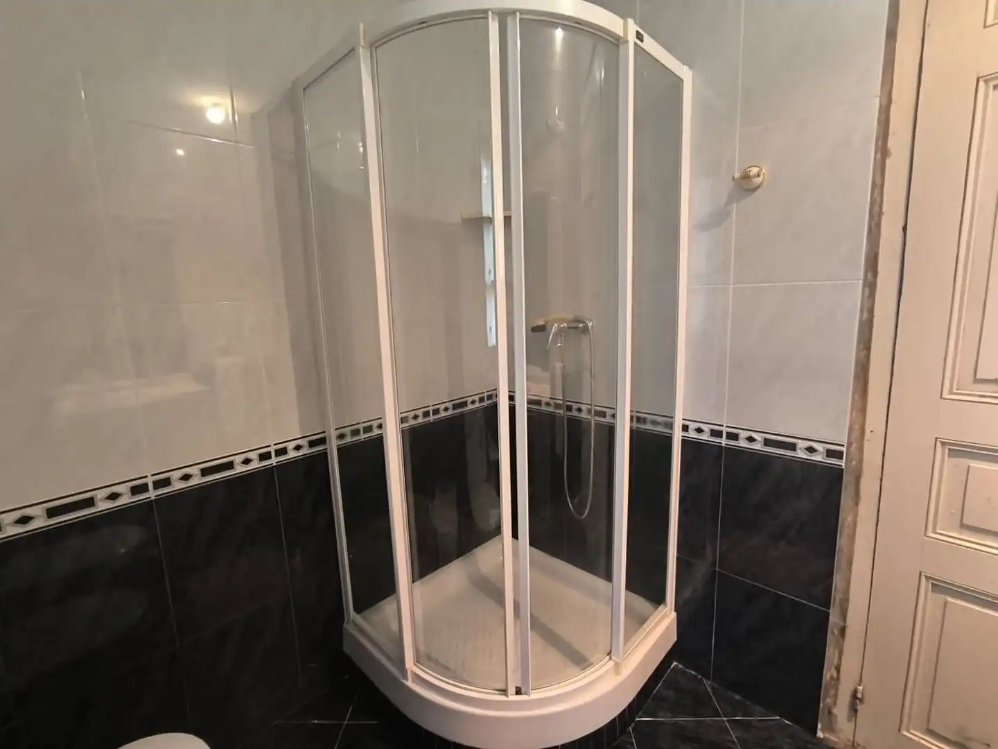 Badezimmer von Country house zum Verkauf in Galdames mit Privatgarten, Terrasse und Balkon