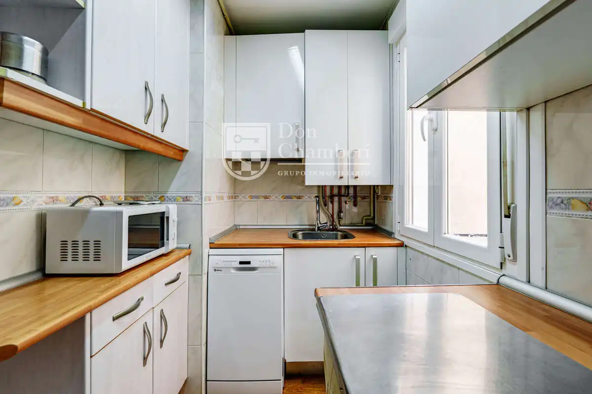 Cocina de Piso de alquiler en Madrid con Calefacción, Amueblado y Horno