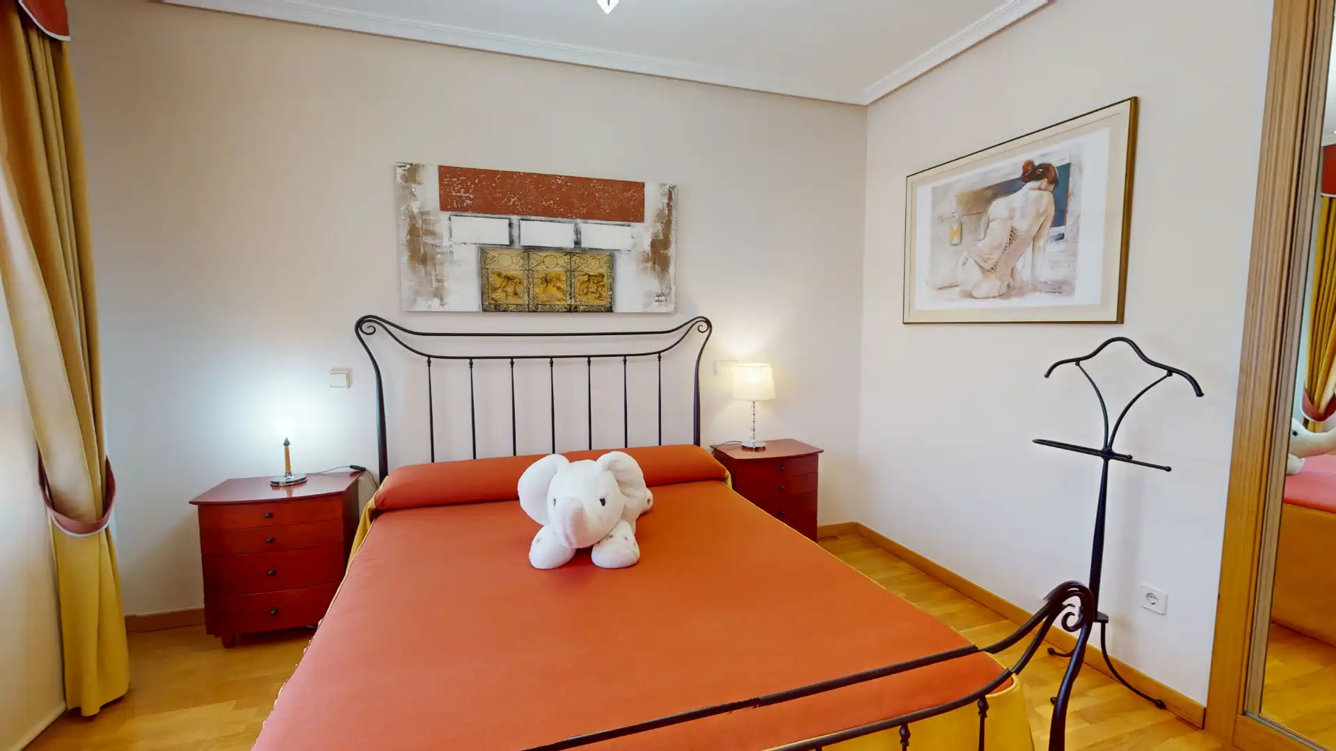 Habitación de Casa adosada en venta en Boadilla del Monte con Aire acondicionado, Calefacción y Jardín privado