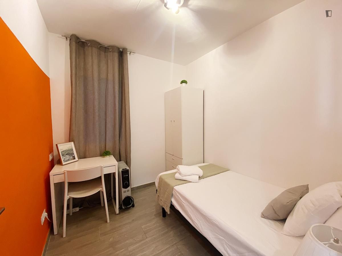 Bedroom of Apartment to share in  Barcelona Capital  with Furnished, Oven and Microwave