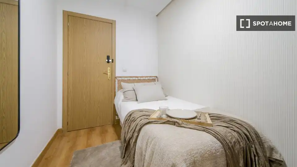 Bedroom of Flat for rent in Madrid  with Air Conditioner, Heating and Furnished